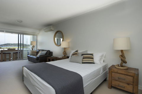 Blue On Blue Studio Room 1272 - Accommodation QLD 0