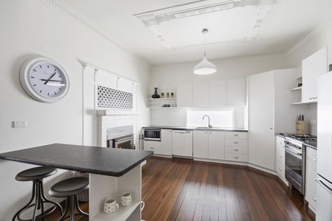 The Lighthouse - Accommodation QLD 12