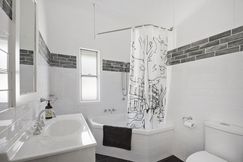 The Lighthouse - Accommodation QLD 14