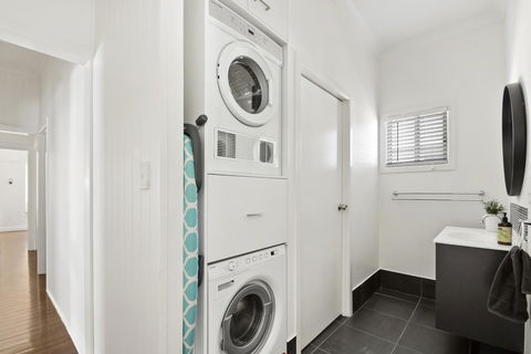 The Lighthouse - Accommodation QLD 15