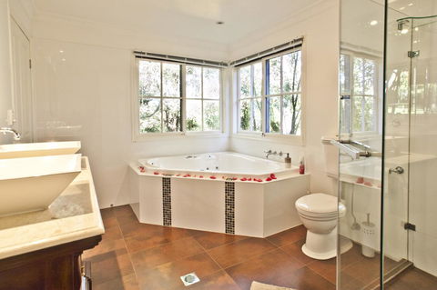 Curtis Falls Cottage - Accommodation QLD 5