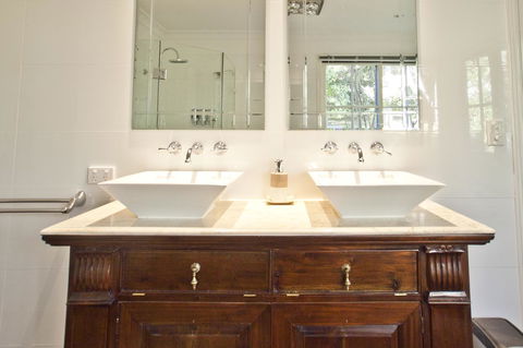 Curtis Falls Cottage - Accommodation QLD 2