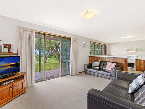 Waters Edge - Accommodation QLD 1
