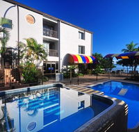 Waters Edge The Strand - Accommodation QLD
