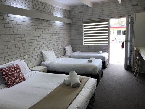 Wattle Motel - Accommodation QLD 3
