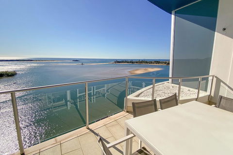Waves Maroochy River - Accommodation QLD 2
