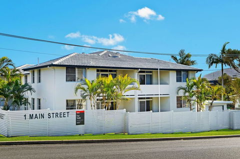 WAVES ON MAIN, 4/1 MAIN STREET - Accommodation QLD 3