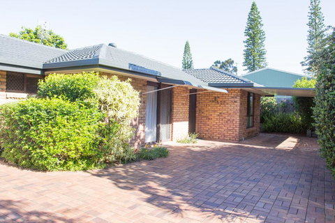 Wellington Parade 1/15a, Shelly Beach, Caloundra - Accommodation QLD 1