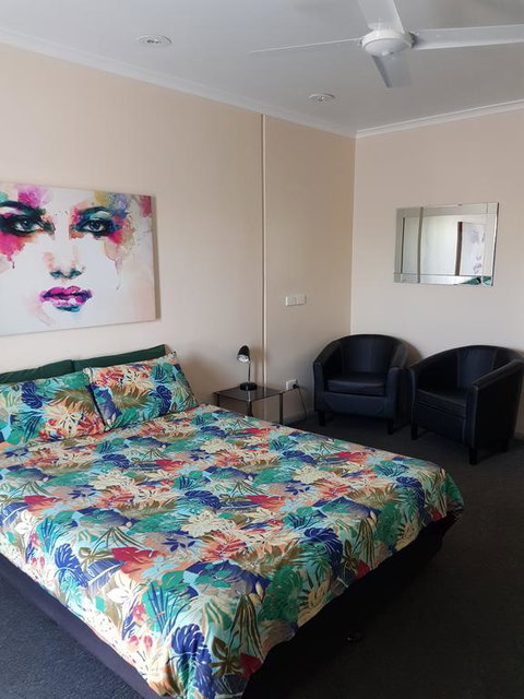 Wentworth Central Motor Inn - Accommodation QLD 3