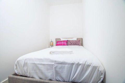 Wentworth Point 2Beds1Study2Bath Brand New APT - Accommodation QLD 3