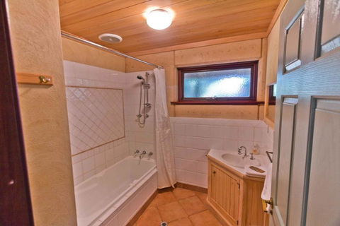 Westwood Cottage - Accommodation QLD 3