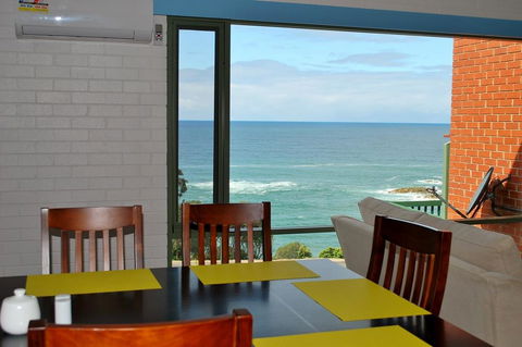 Whalevue - Unit 2 - Accommodation QLD 2