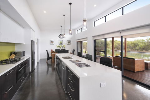 Wharfedale - Accommodation QLD 3