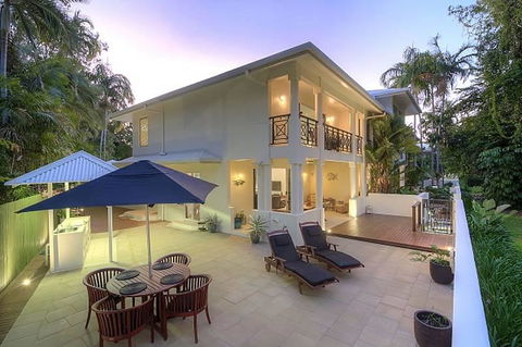 Whispering Palms - Accommodation QLD 0
