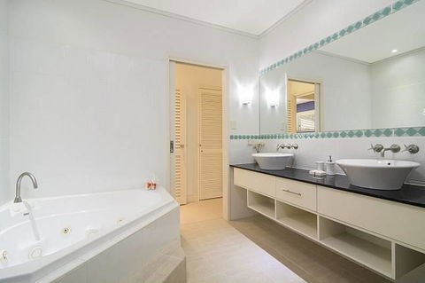 Whispering Palms - Accommodation QLD 3
