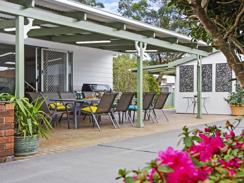 Whispering Waves - Relaxing Beach House - Accommodation QLD 0
