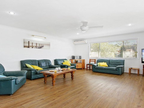 Whispering Waves - Relaxing Beach House - Accommodation QLD 1