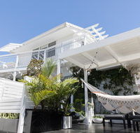 White Beach Cottage - Accommodation QLD