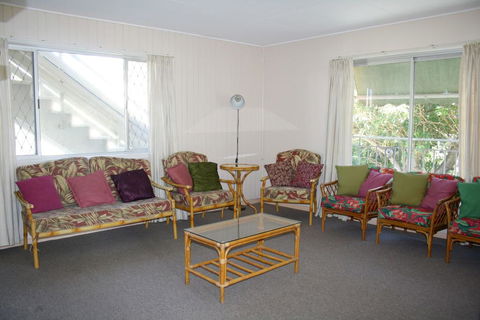 WHITE DOLPHIN, UNIT 5 - Accommodation QLD 1