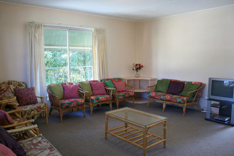 WHITE DOLPHIN, UNIT 5 - Accommodation QLD 2