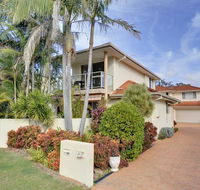 White Horses 7A Achilles Street - Accommodation QLD