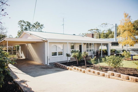 White On Wright Clare - Accommodation QLD 1