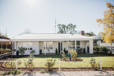 White On Wright Clare - Accommodation QLD 0