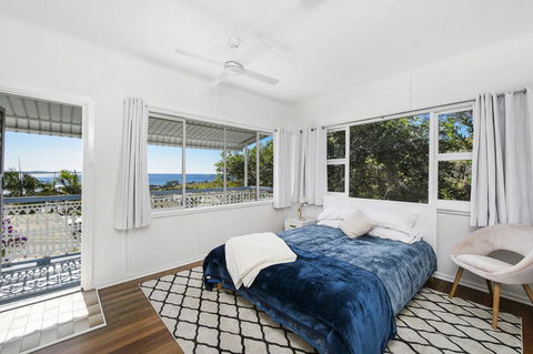Whitecaps, 26 East Street - Accommodation QLD 1