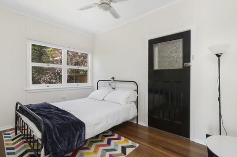 Whitecaps, 26 East Street - Accommodation QLD 2