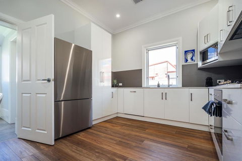 Whitehaven On Moseley - Wifi - Nespresso - Accommodation QLD 3