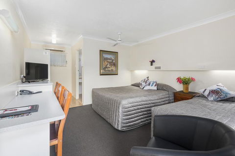 Whiteoaks Motel & Lodges - Accommodation QLD 2