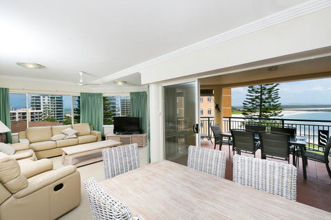 Whitesands, Unit 402, 34-38 North Street - Accommodation QLD 3