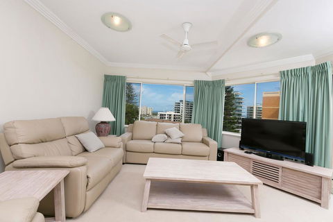 Whitesands, Unit 402, 34-38 North Street - Accommodation QLD 2