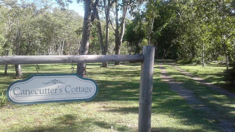 Whitsunday Cane Cutters Cottage - Accommodation QLD 1
