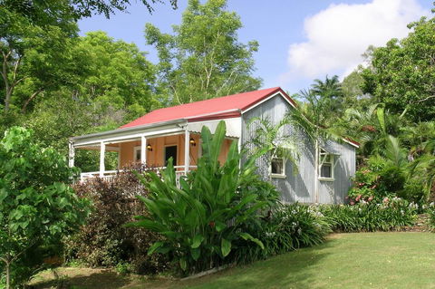 Whitsunday Cane Cutters Cottage - Accommodation QLD 0