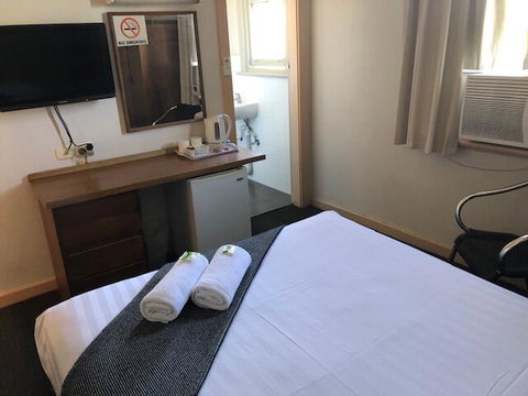 William Farrer Hotel - Accommodation QLD 2