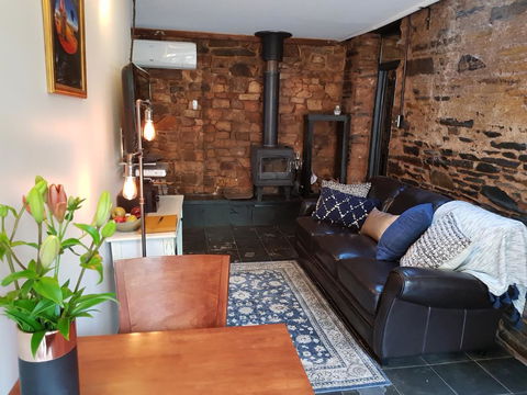 William Hunt's Retreat - Redwood Studio - Accommodation QLD 0