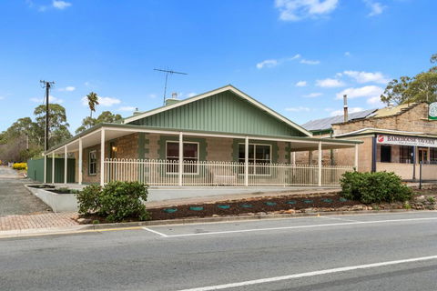 Williamstown Bed And Breakfast - Accommodation QLD 0
