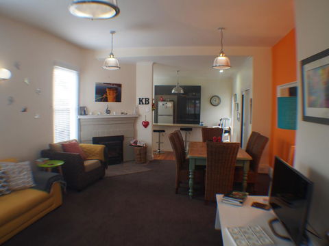 Windsor Cottage - Accommodation QLD 2