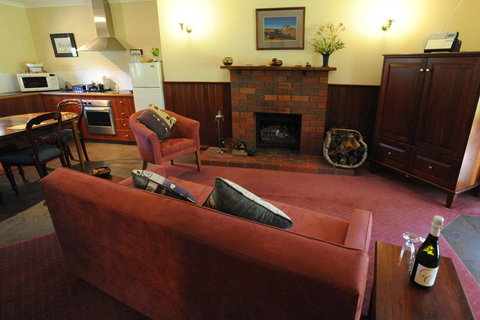 Wintarni Olives Cottage - Accommodation QLD 0