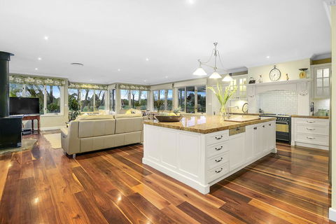 Woodend Old School House - Accommodation QLD 3