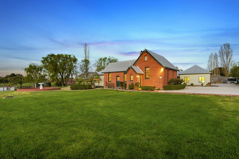 Woodend Old School House - Accommodation QLD 0