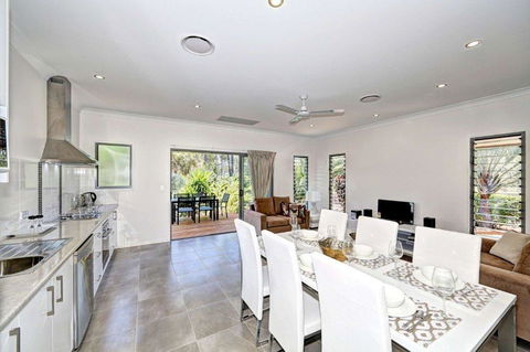 Woodgate Beach Houses - Accommodation QLD 2