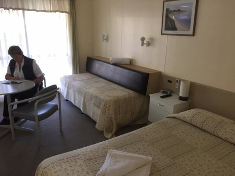 Woodmans Hill Motel - Accommodation QLD 1