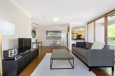 Woolloomooloo Modern Apartment 12BRK - Accommodation QLD 0