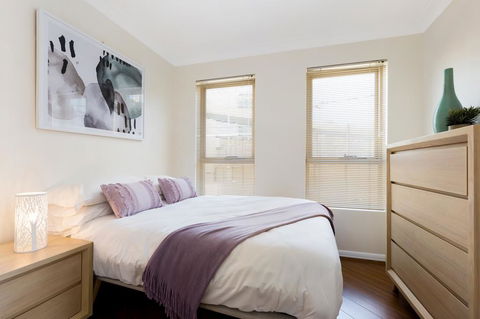 Woolloomooloo Modern Apartment 12BRK - Accommodation QLD 2