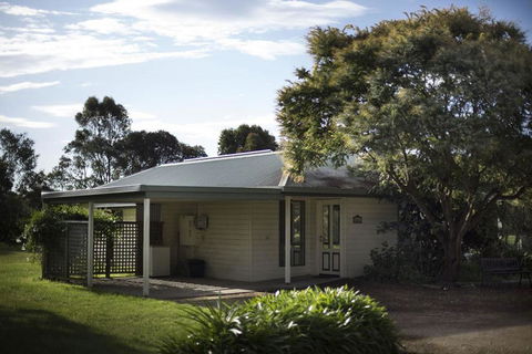 Woongara Cottage - Pet Friendly Country Retreat - Accommodation QLD 1