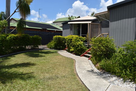 Wunpalm Motel & Holiday Cabins - Accommodation QLD 3