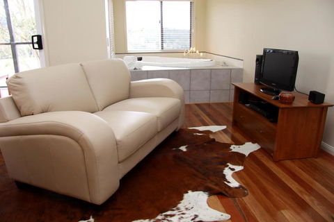 Yabbaloumba Retreat - Accommodation QLD 3