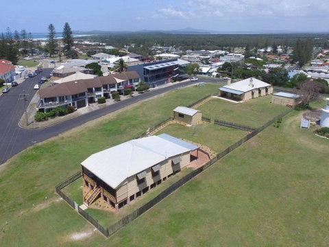 Yamba Pilot Cottage 1 - Pets Welcome - Close To Beach - Accommodation QLD 2